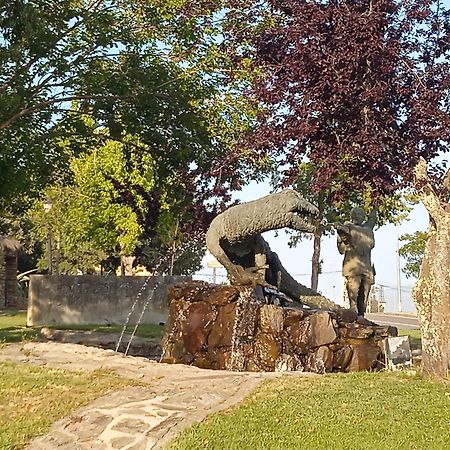 Apartamento Turistico El Esquilon Calzadilla Kültér fotó